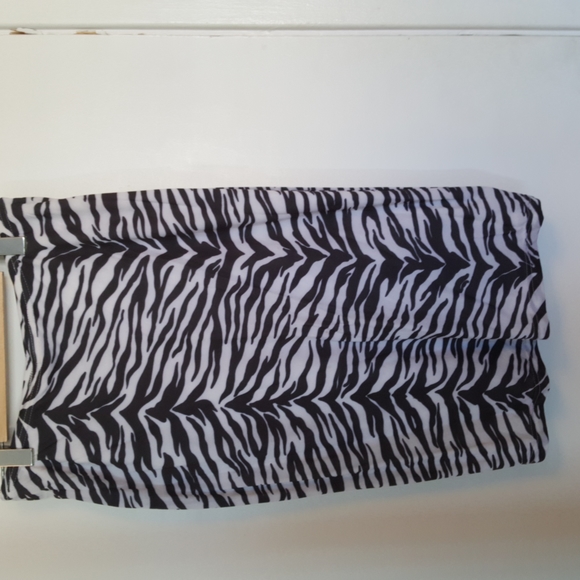 Animal print made in Australia medium lined attractive skirt. - Picture 2 of 4